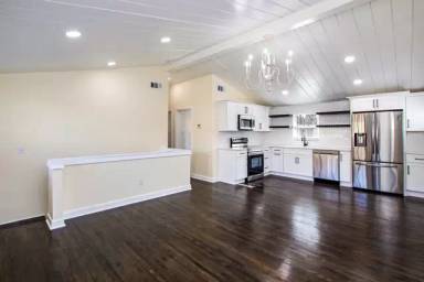 Main picture of 130 Hart Ln