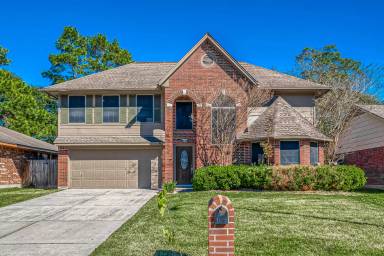 Main picture of 2323 Pine Cone Dr
