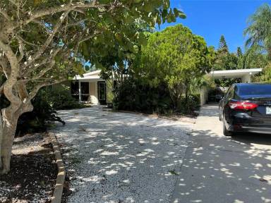 Main picture of 6220 Beechwood Ave