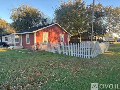 Main picture of 100 N Kerr St