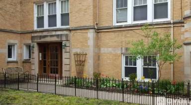 Main picture of 1463 W Summerdale Ave