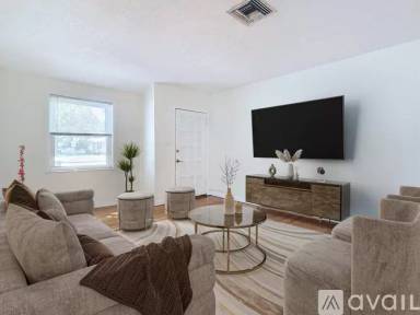 Main picture of 2701 S Manhattan Ave