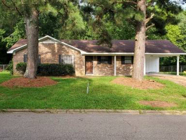 Main picture of 112 E Garrison Dr