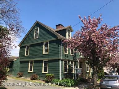 Main picture of 158 College St