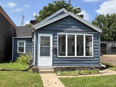 Main picture of 1227 Elm St
