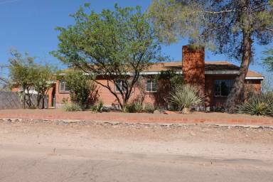 Main picture of 1403 E Waverly St