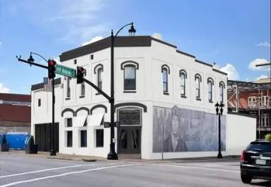 Main picture of 161 E Main St