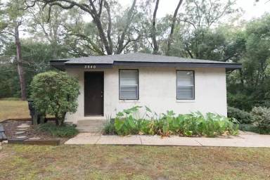Main picture of 2040 Hollywood Dr