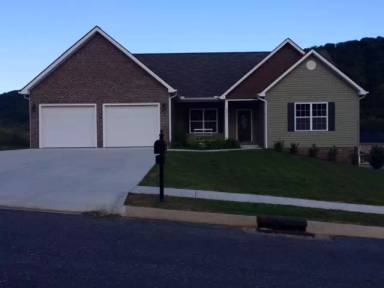 Main picture of 2017 Falling Leaf Dr