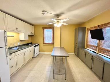 Main picture of 424 W Washington St