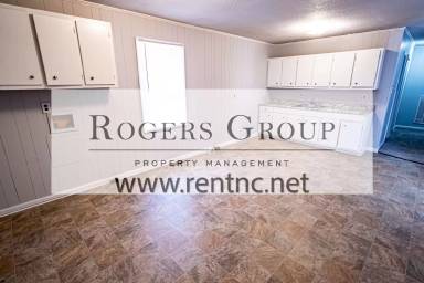 Main picture of 653 N Main St