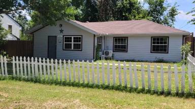 Main picture of 204 Alice Dr