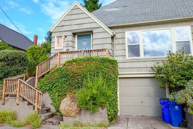 Main picture of 3406 SE 28th Pl