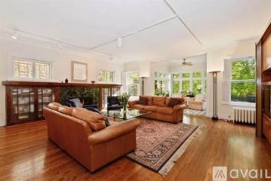 Main picture of 2737 N Hampden Ct