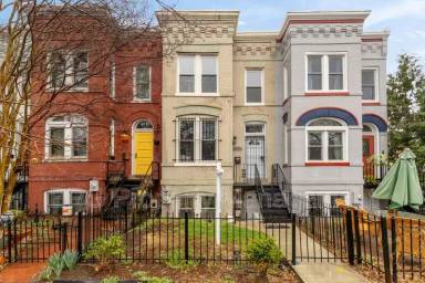 Main picture of 1033 5th St NE