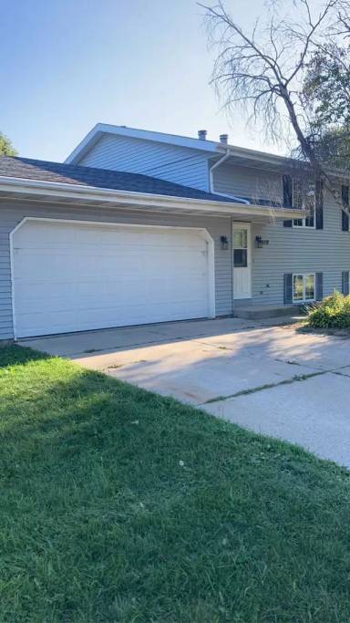 Main picture of 417 E Saint Mary St