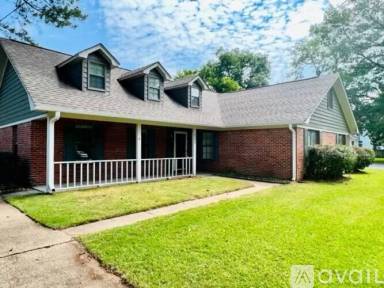 Main picture of 322 W Franklin St