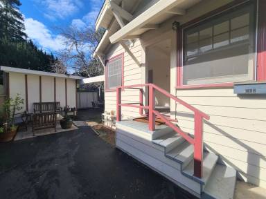 Main picture of 756 Waverley St