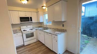 Main picture of 1175 Clearview Ave NE