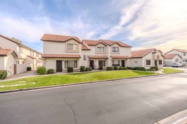 Main picture of 2985 N Oregon St