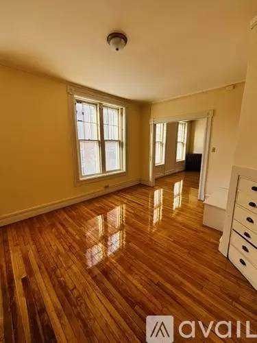 Main picture of 19 Elm St