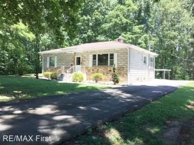 Main picture of 2746 Peach Orchard Rd