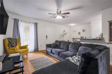 Main picture of 2207 Leon St