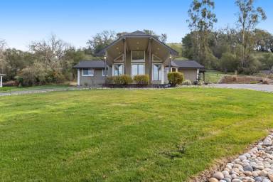 Main picture of 9168 Eastside Rd