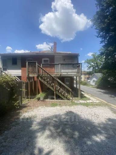 Main picture of 71 Bond St