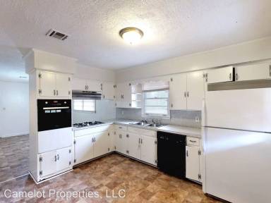 Main picture of 302 Daphne Ln