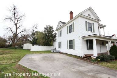 Main picture of 213 Railroad St W