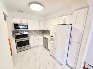 Main picture of 4107 Bowne St