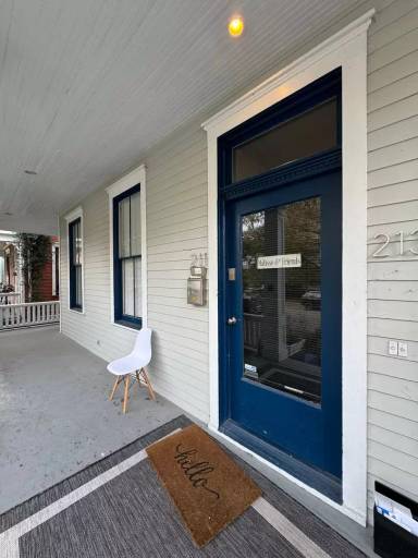 Main picture of 211 W 35th St