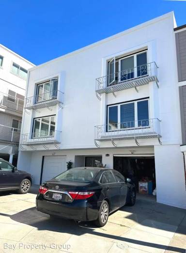 Main picture of 61 Lupine Ave