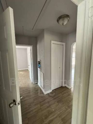 Main picture of 2343 Huggins St