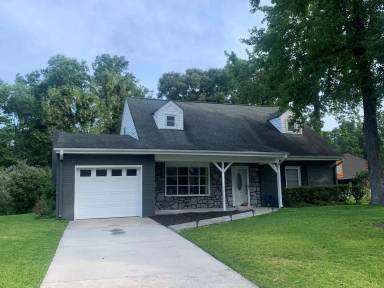 Main picture of 102 Acorn Ct