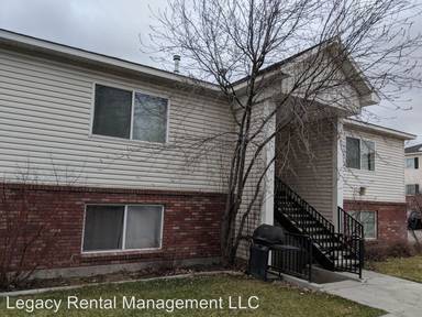 Main picture of 215 W Center St