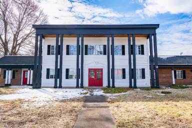 Main picture of 57 Monroe Ave