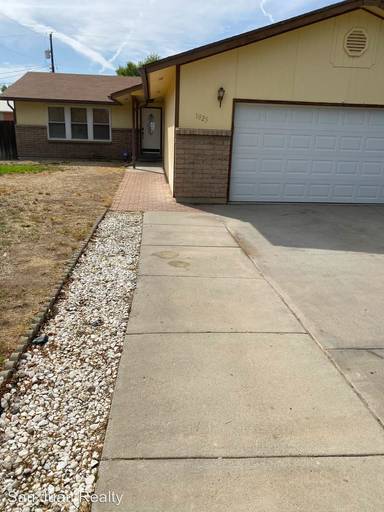 Main picture of 1025 N Kathy Lynn St