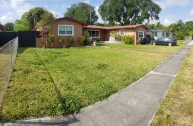 Main picture of 1070 NE 160th St