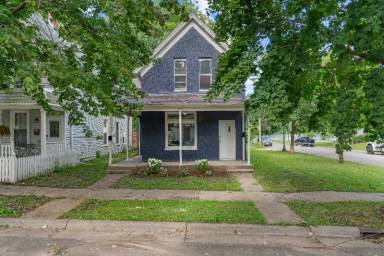 Main picture of 1039 Victoria St N