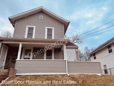 Main picture of 422 N Riley St
