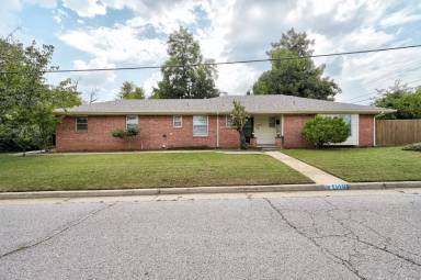Main picture of 4520 NW 60th St