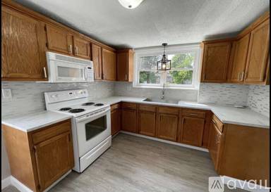 Main picture of 1084 Broad St