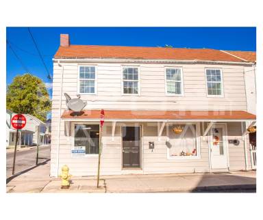 Main picture of 33 N Penn St