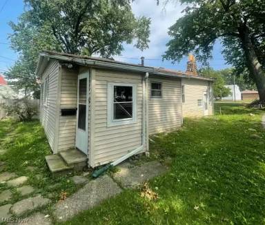 Main picture of 23941 Hartland Dr