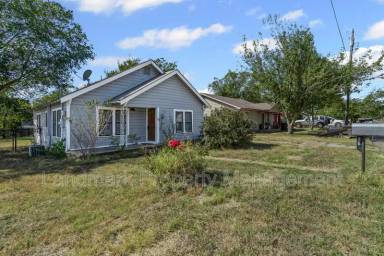 Main picture of 221 Huron St