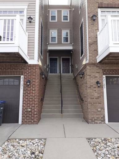Main picture of 42189 Shorecrest Ter
