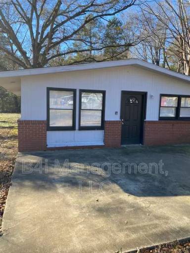 Main picture of 17 Artillery Dr