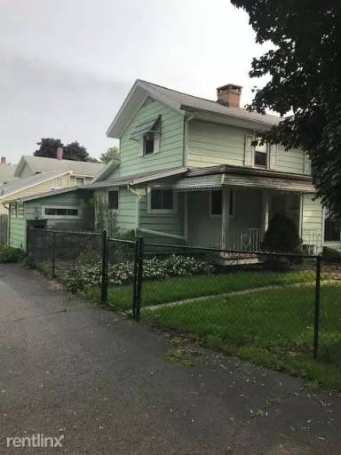 Main picture of 918 S Main St